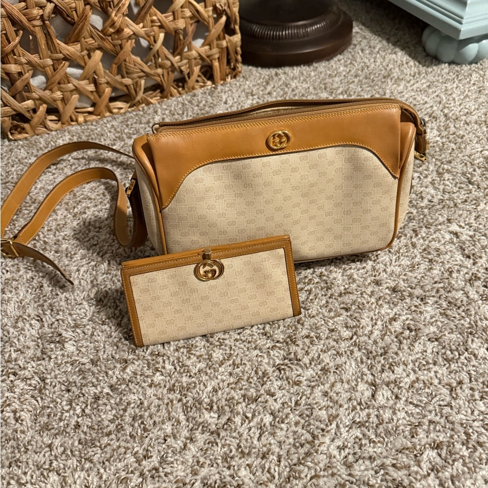 Gucci Elegant Tan and Cream Women's Bag Set
